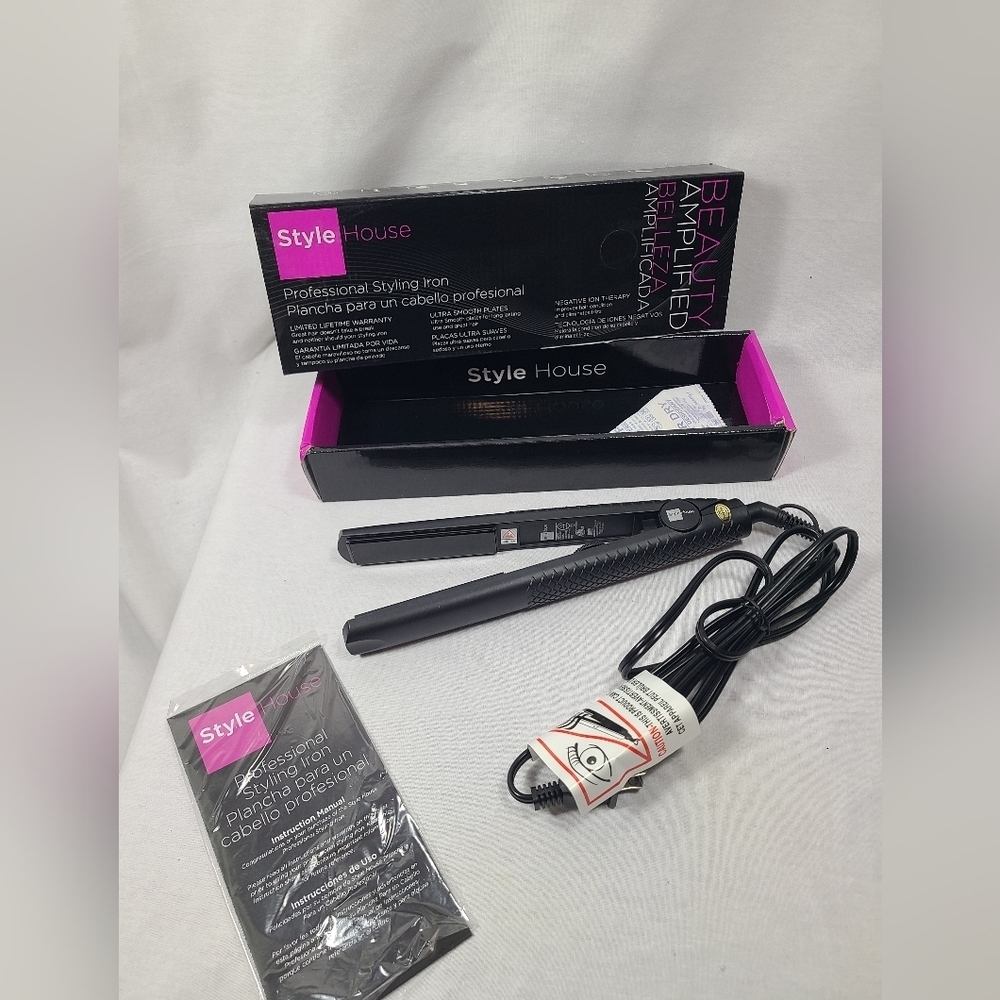 Style House professional hair straightener- Black- New in box